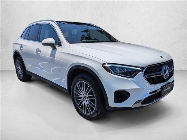 Used 2025 Mercedes-Benz GLC 300 image 3