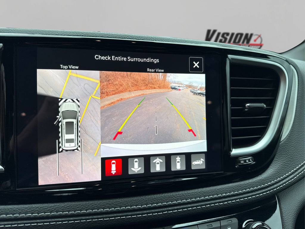 Used 2024 Chrysler Pacifica Limited w/ S Appearance Package image 30