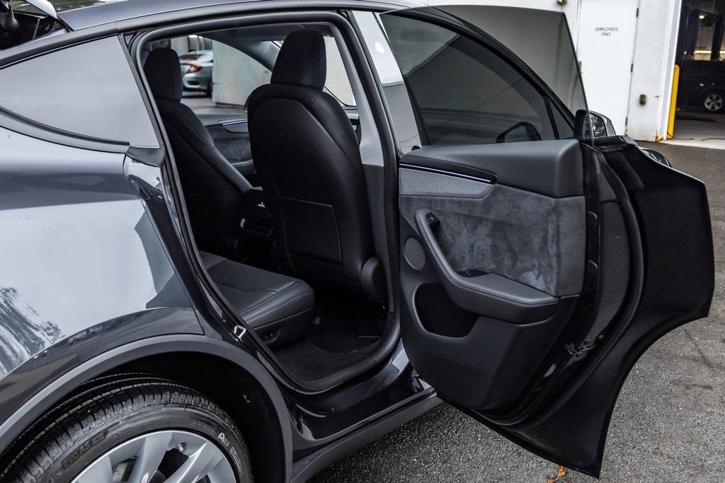 Used 2026 Tesla Model Y AWD image 18