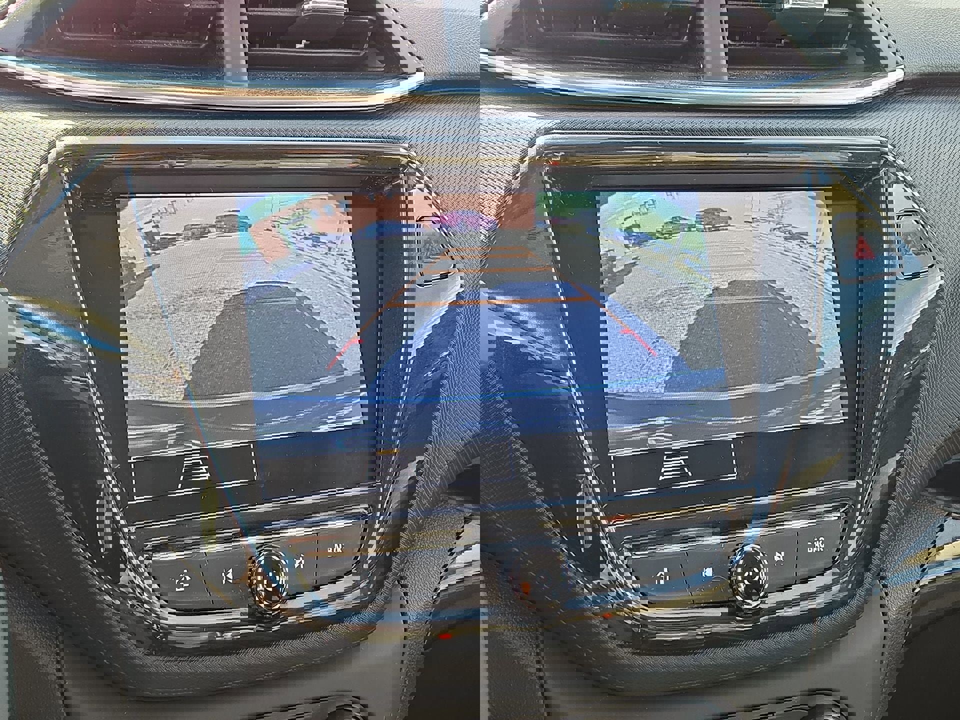 Used 2023 Chevrolet TrailBlazer LT w/ Convenience Package image 18