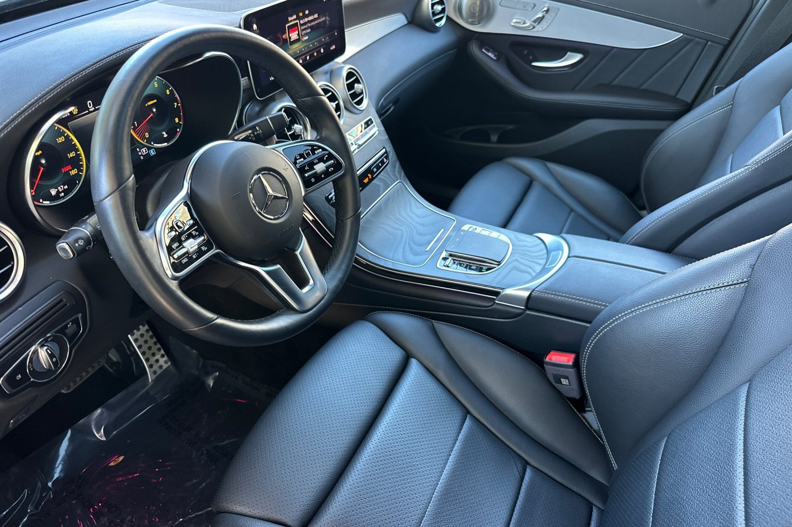 Used 2023 Mercedes-Benz GLC 300 4MATIC Coupe image 4