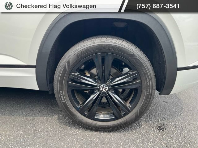 Used 2023 Volkswagen Atlas Cross Sport SEL R-Line AWD/4WD image 7
