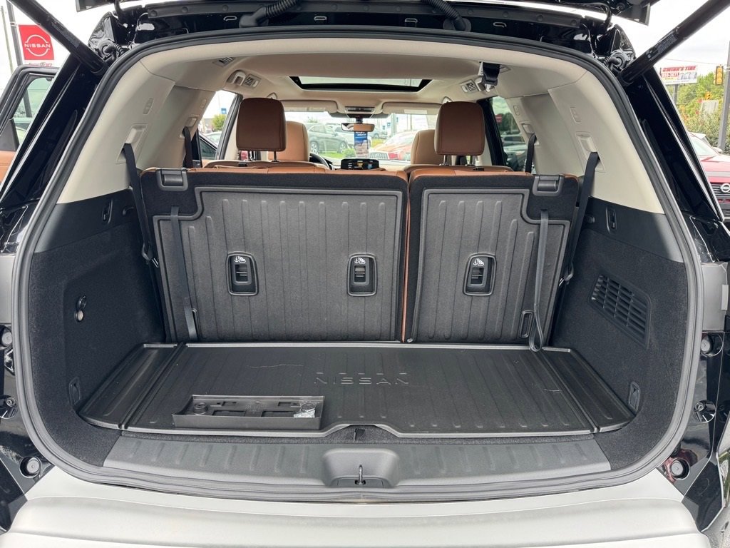 New 2025 Nissan Pathfinder Platinum image 9