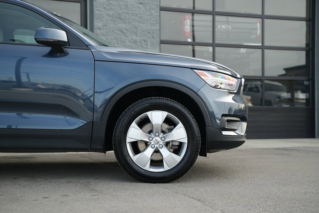 Used 2021 Volvo XC40 T5 Momentum w/ Premium Package image 14