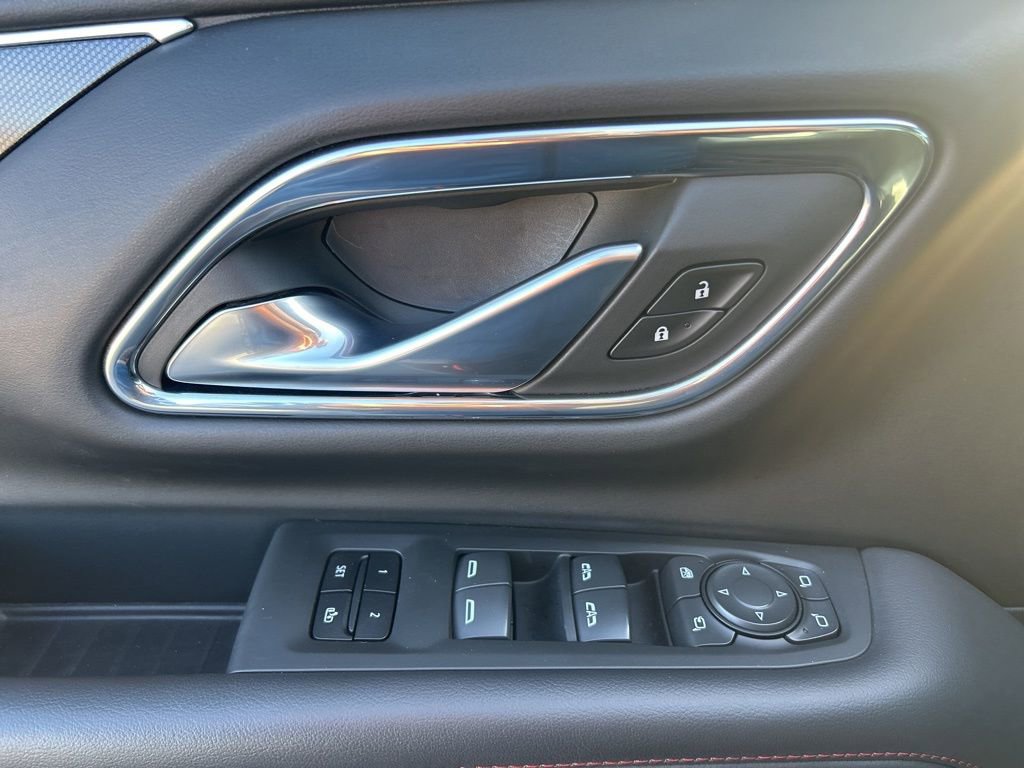 Used 2022 Chevrolet Suburban RST w/ Luxury Package image 16