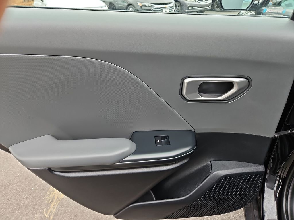 Used 2025 Kia K4 LXS image 27