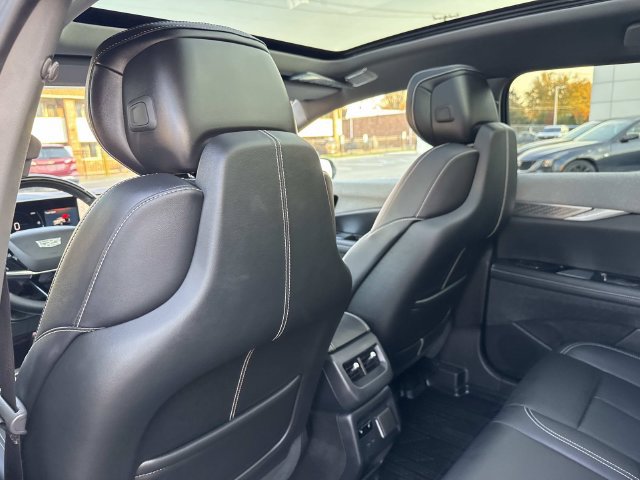 Certified 2025 Cadillac Optiq Sport 2 w/ LPO, Floor Liner Package AWD/4WD image 28