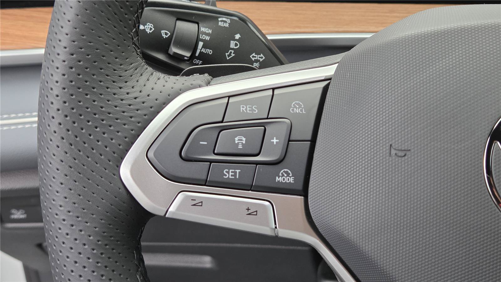 New 2026 Volkswagen Tiguan SEL R-Line AWD/4WD image 18