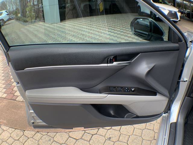Used 2022 Toyota Camry XLE image 13