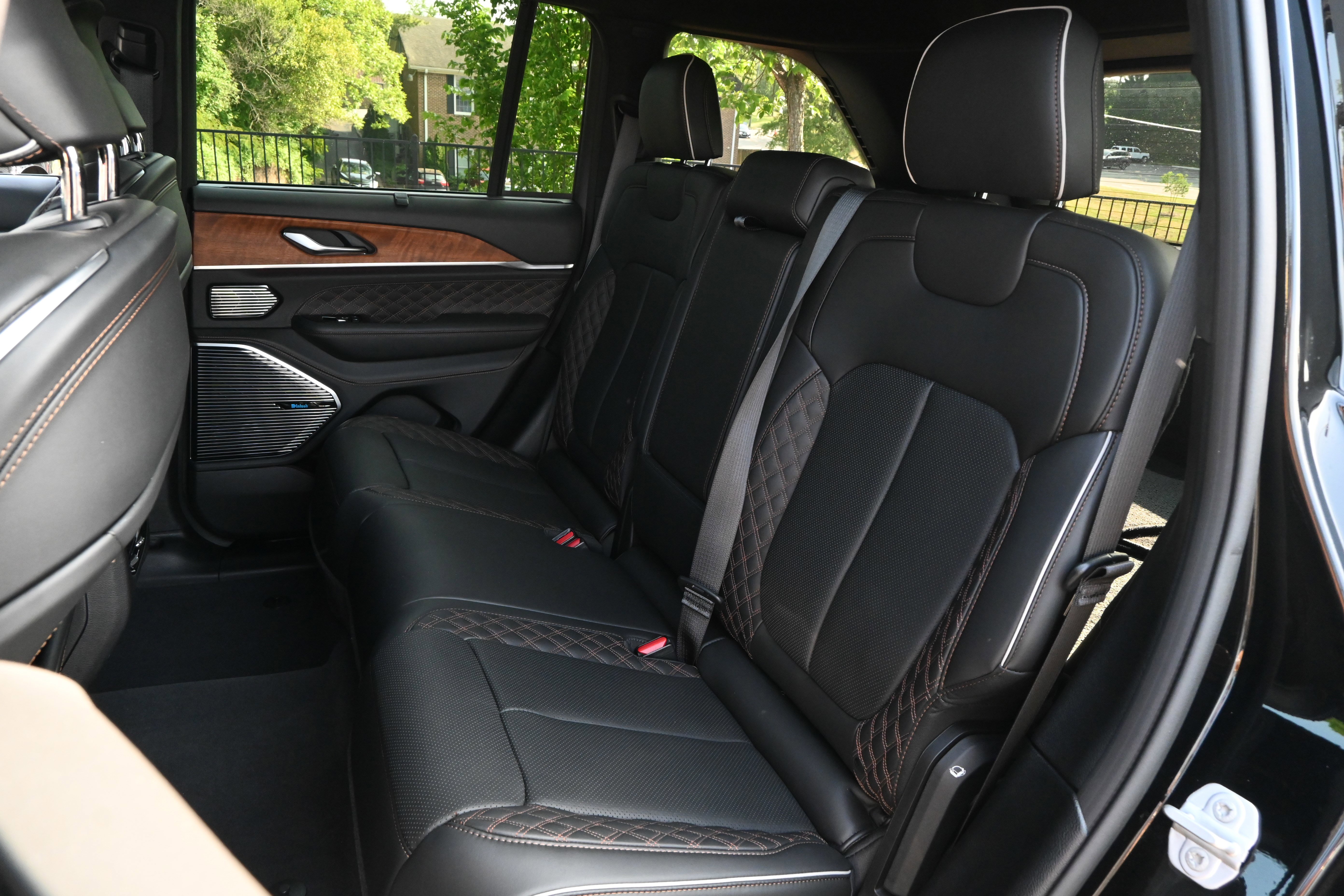 Used 2023 Jeep Grand Cherokee Summit AWD/4WD image 35