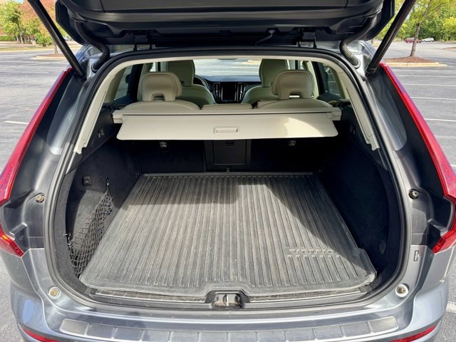 Used 2020 Volvo XC60 T5 Momentum w/ Protection Package Premier image 17