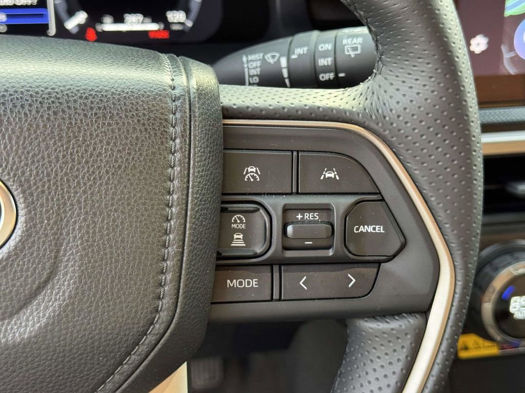 Used 2025 Toyota 4Runner Limited image 13