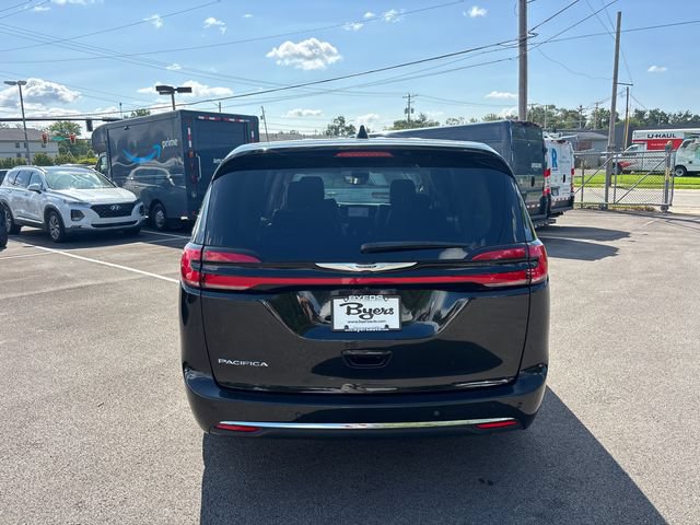 Used 2023 Chrysler Pacifica Touring-L FWD image 30