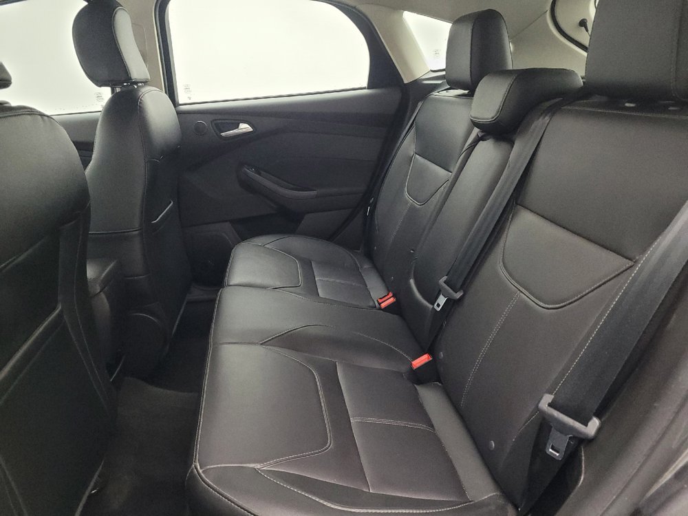 Used 2018 Ford Focus Titanium w/ Titanium Technology Package FWD image 18