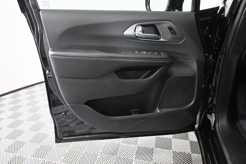 New 2026 Chrysler Pacifica Select image 20