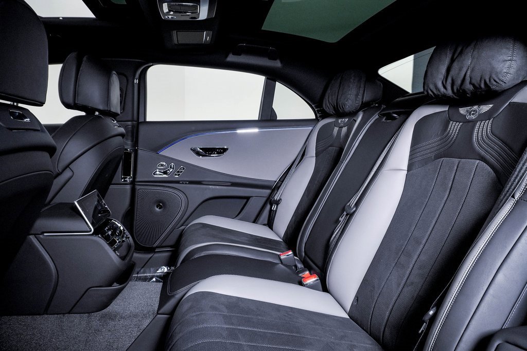 Used 2023 Bentley Flying Spur S V8 image 19