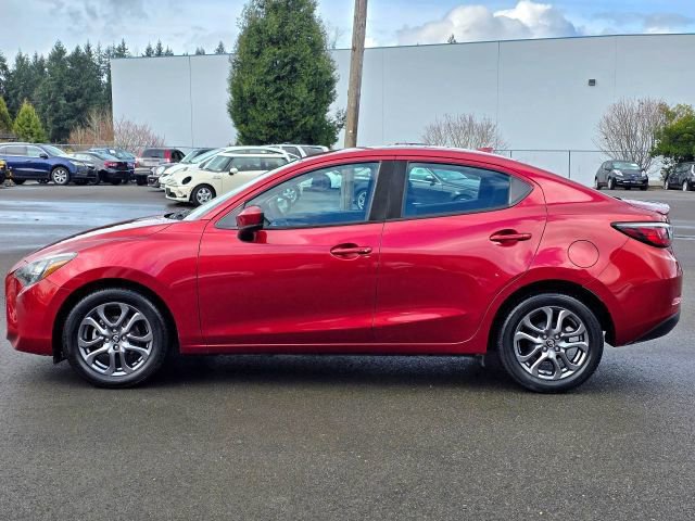 Used 2019 Toyota Yaris LE FWD image 4
