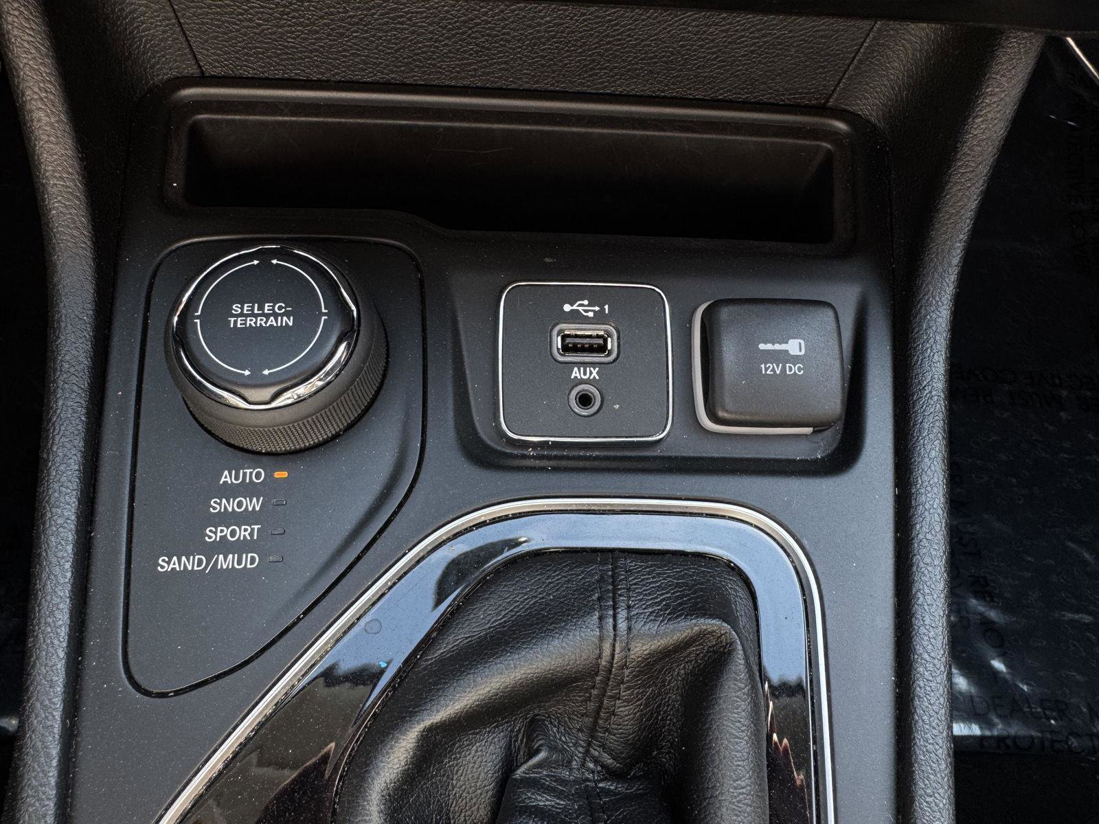 Used 2019 Jeep Cherokee Limited image 26