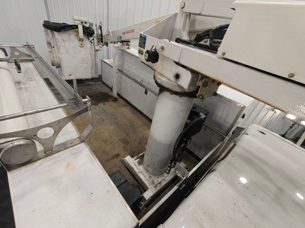 Used 2014 Ford F450 XL w/ Snow Plow Prep Package image 36