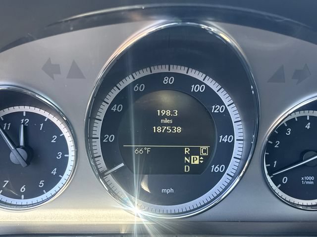 Used 2010 Mercedes-Benz E 550 4MATIC Sedan image 16