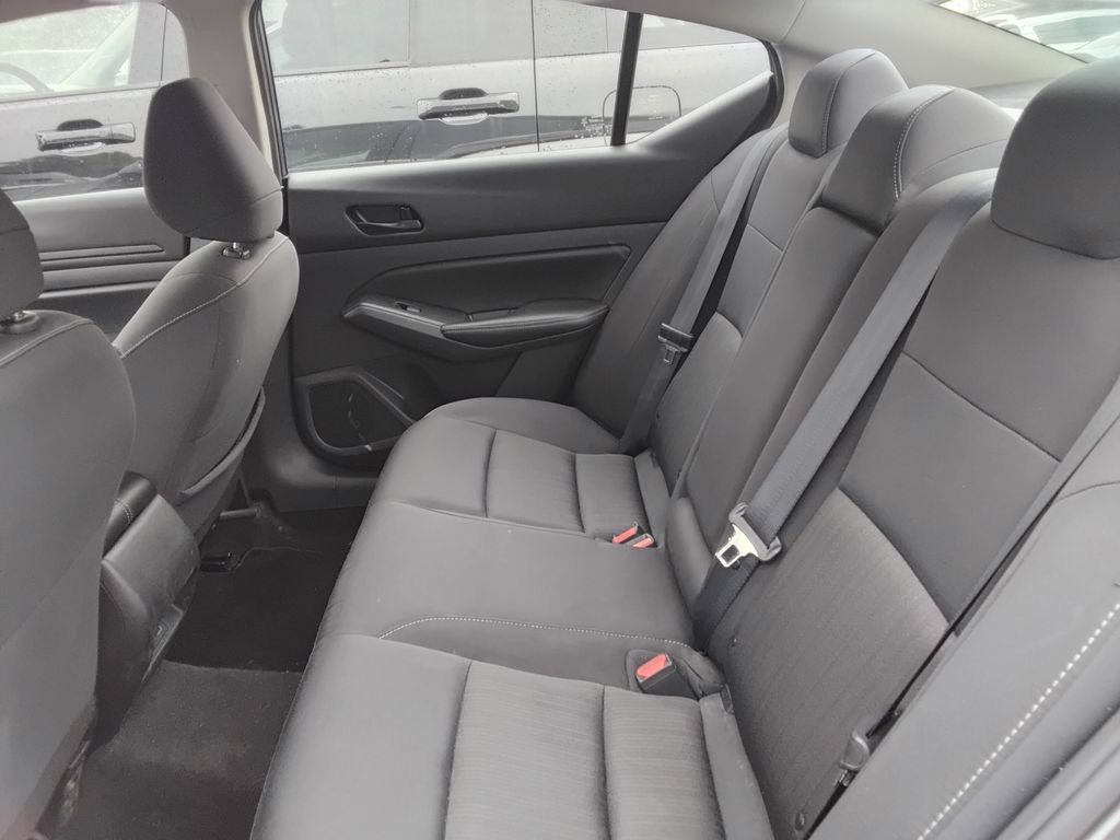 Used 2024 Nissan Altima 2.5 SV FWD image 9