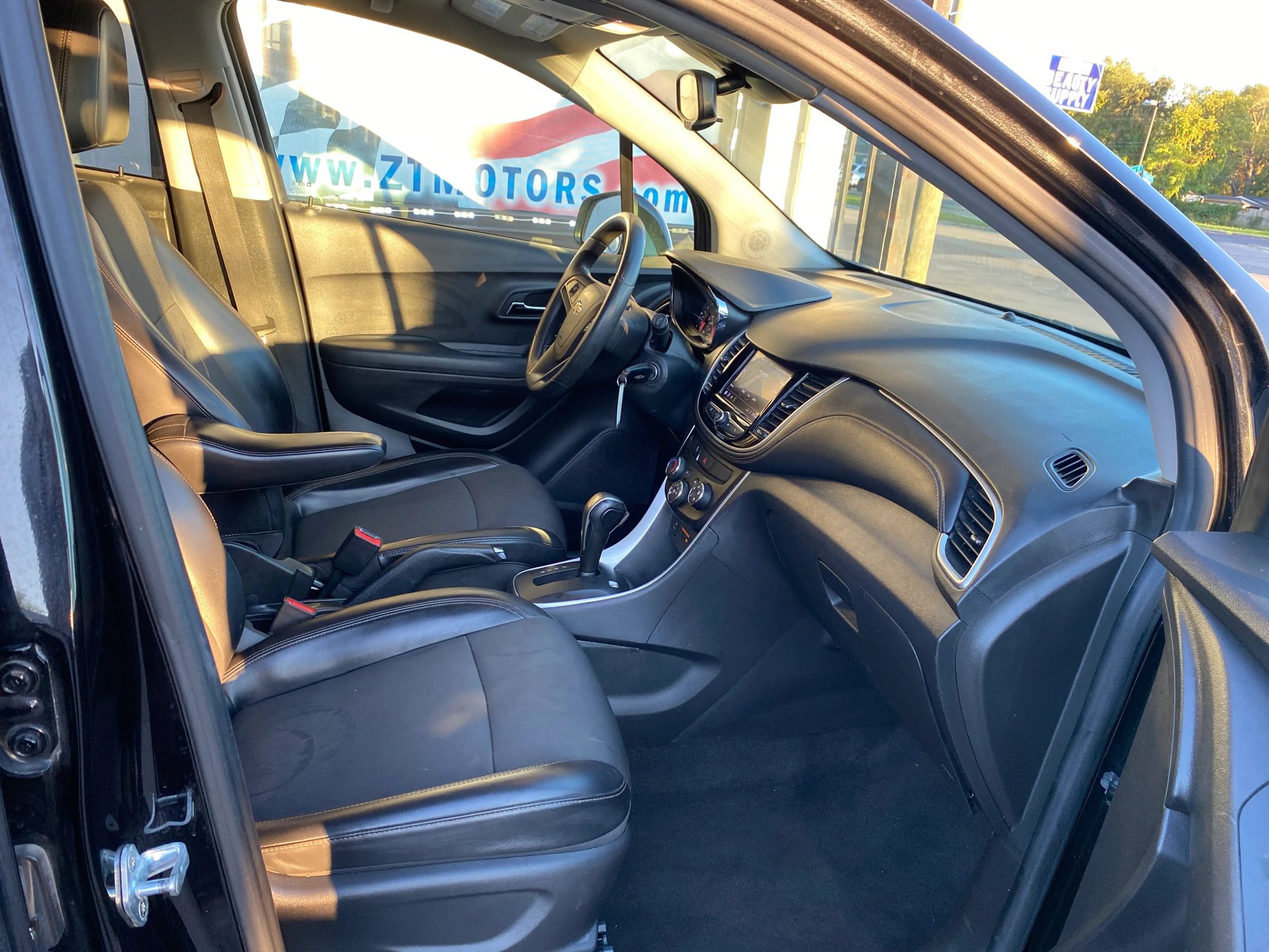 Used 2021 Chevrolet Trax LT AWD/4WD image 12