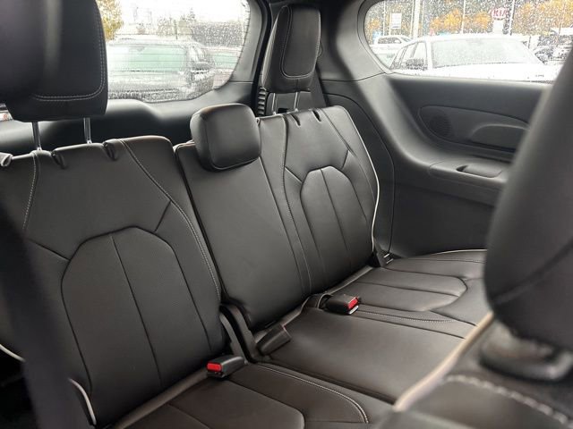 New 2026 Chrysler Pacifica Limited image 14