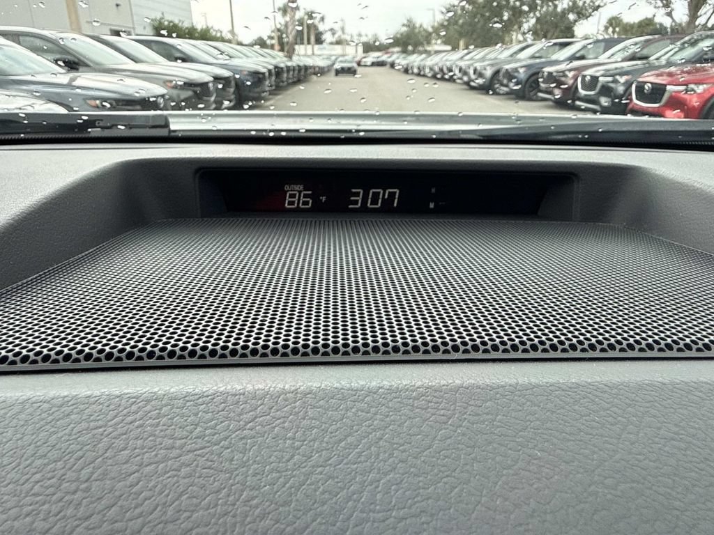 Used 2016 Toyota Sequoia SR5 AWD/4WD image 28