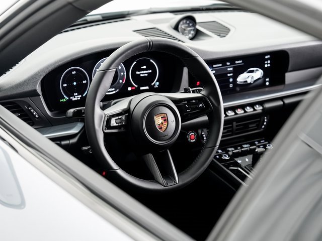 Used 2025 Porsche 911 Carrera image 9