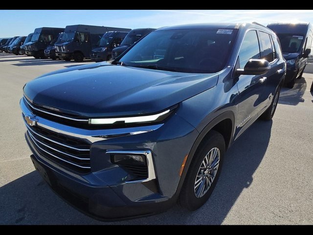 Used 2025 Chevrolet Traverse LT