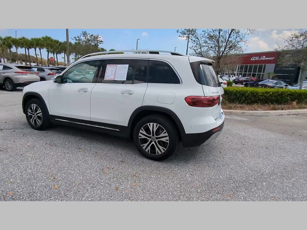 Used 2025 Mercedes-Benz GLB 250 4MATIC image 10