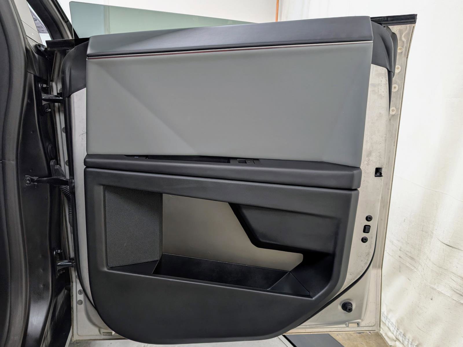 Used 2025 Tesla Cybertruck AWD Crew Cab image 25