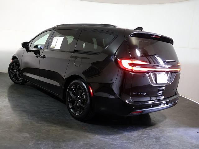 Used 2025 Chrysler Pacifica Limited FWD image 2