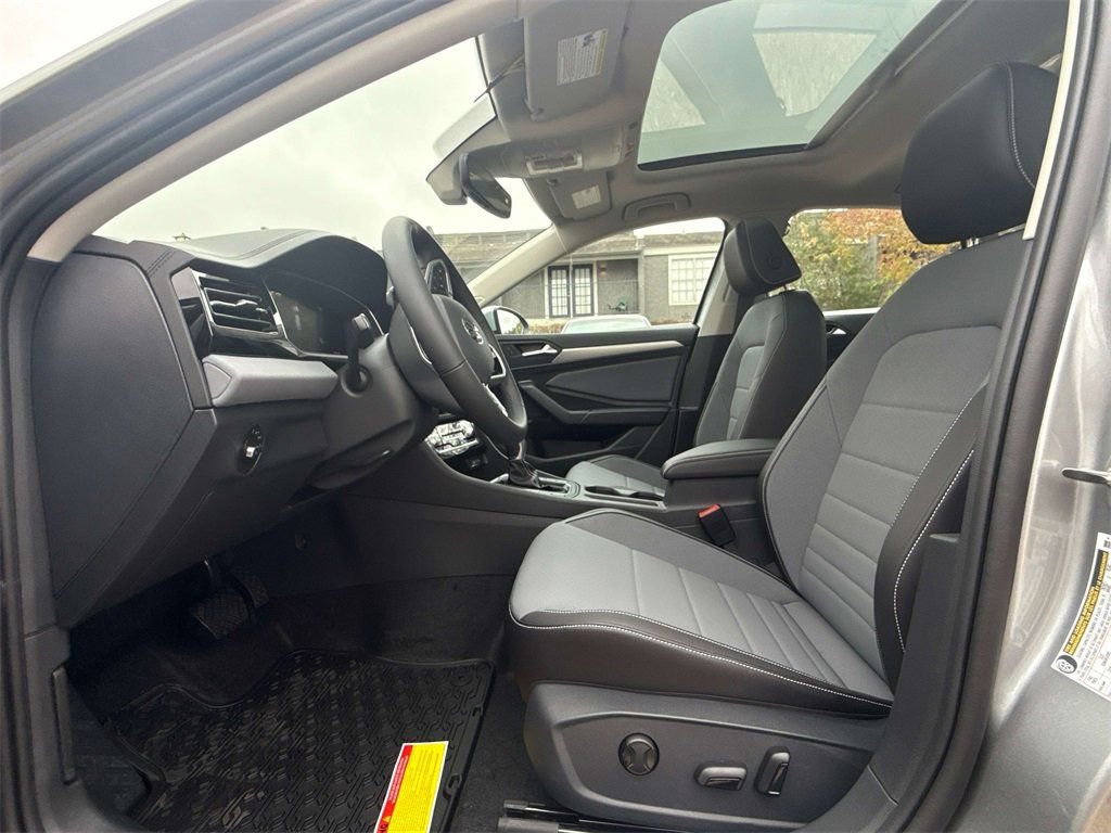 New 2026 Volkswagen Jetta SE image 10