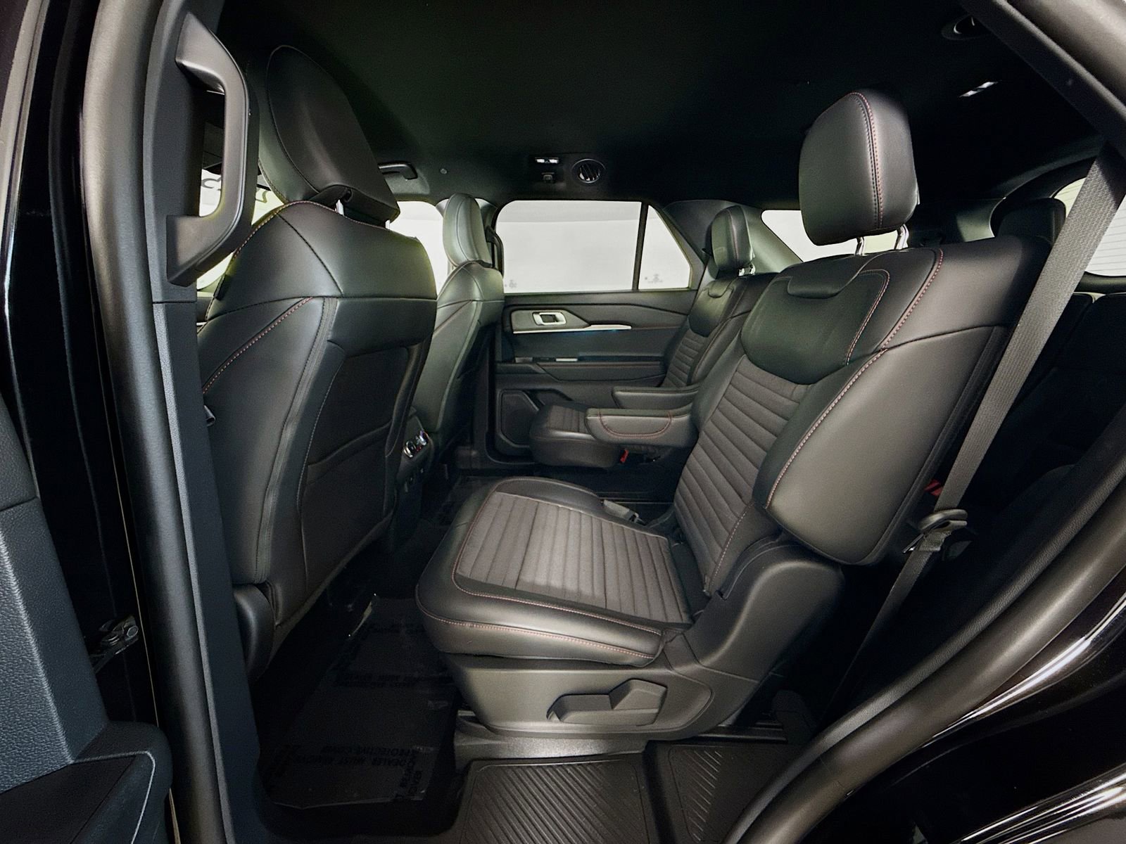 Used 2025 Ford Explorer ST-Line w/ Premium Package image 24