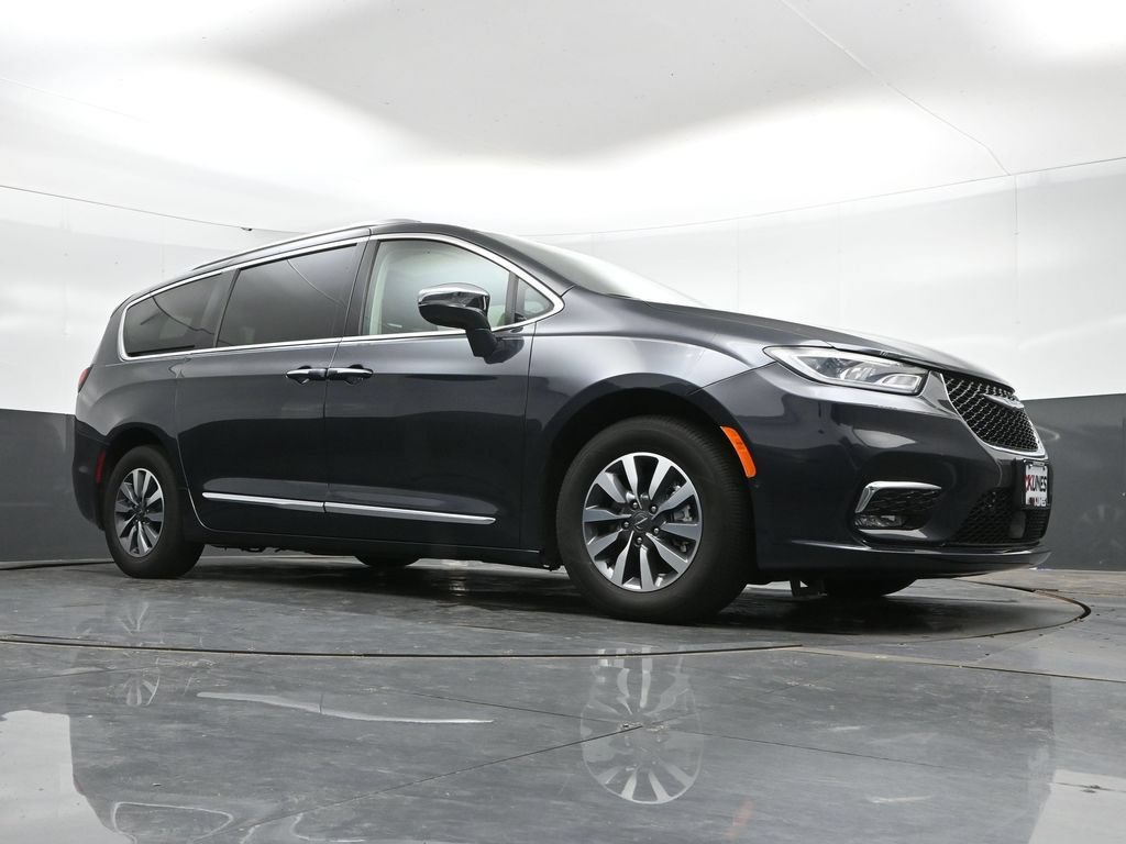 Used 2021 Chrysler Pacifica Limited w/ Premium & Safety Sphere Group FWD image 45