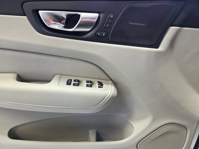New 2026 Volvo XC60 B5 Ultra w/ Protection Package Premier AWD/4WD image 33