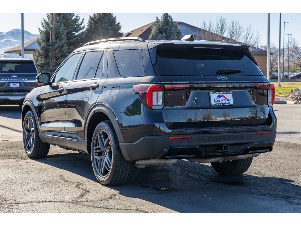 Used 2025 Ford Explorer ST-Line w/ ST-Line Street Pack image 5