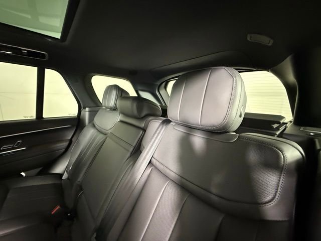 New 2025 Land Rover Range Rover SE image 30