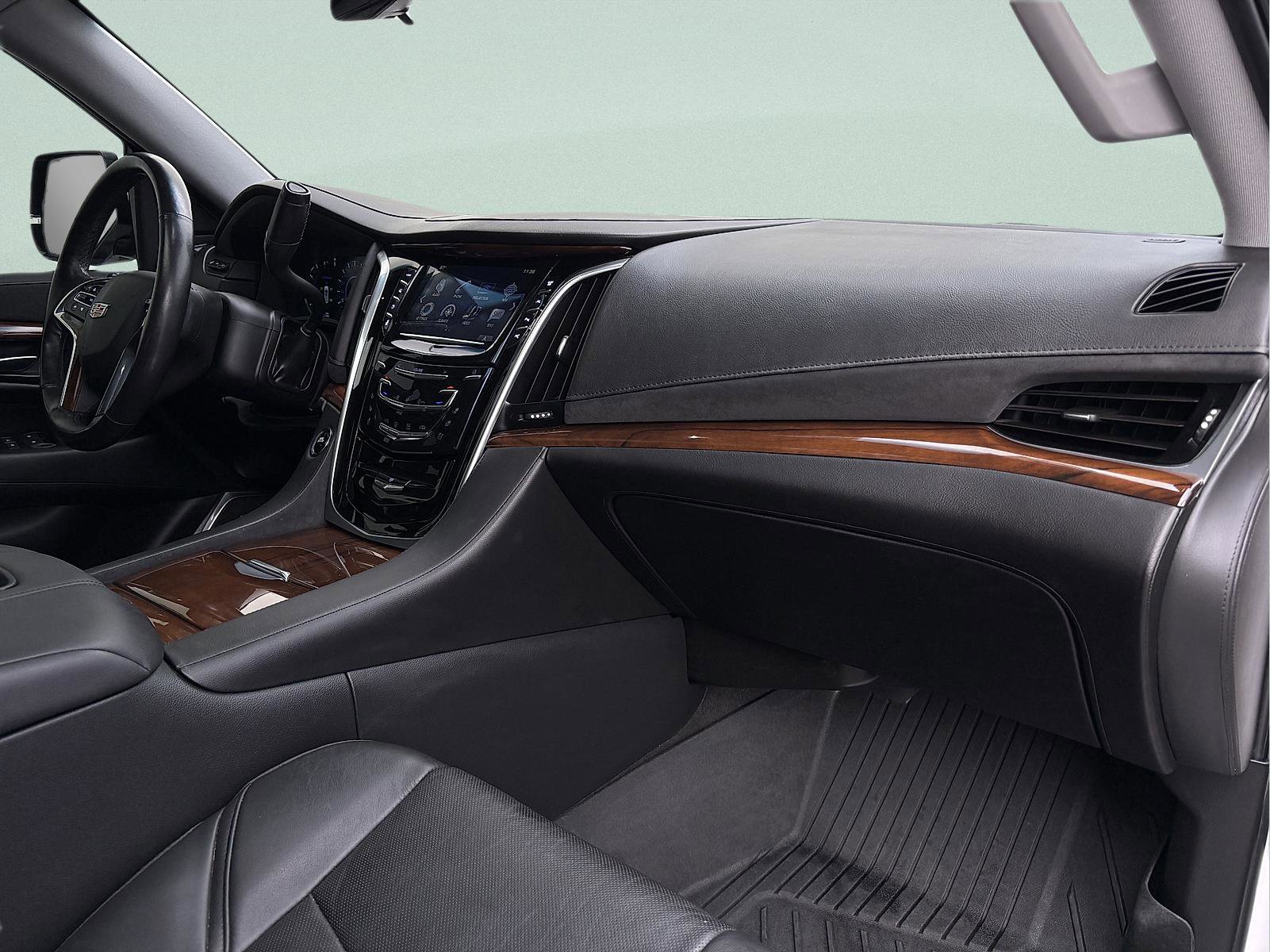 Used 2020 Cadillac Escalade Luxury image 43