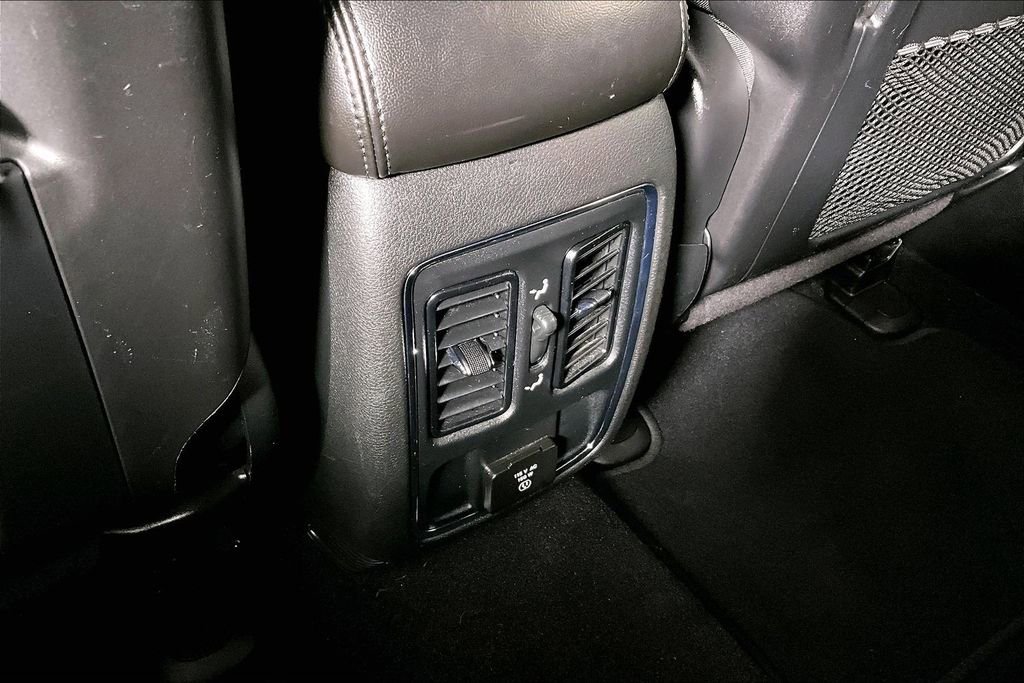 Used 2021 Jeep Grand Cherokee Laredo X image 34