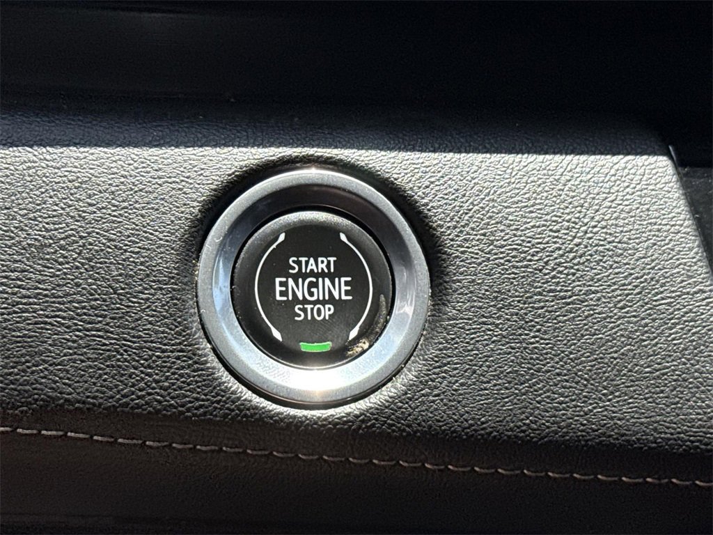 Used 2021 Cadillac Escalade ESV Luxury image 16