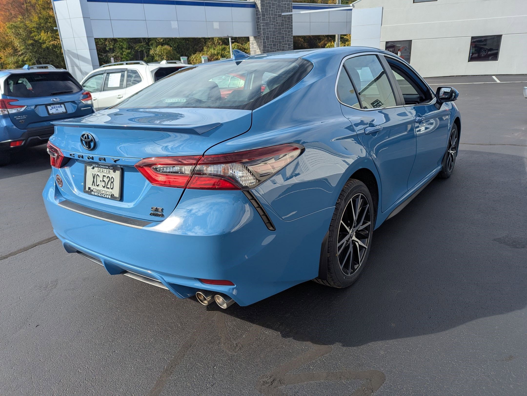 Used 2023 Toyota Camry SE image 4