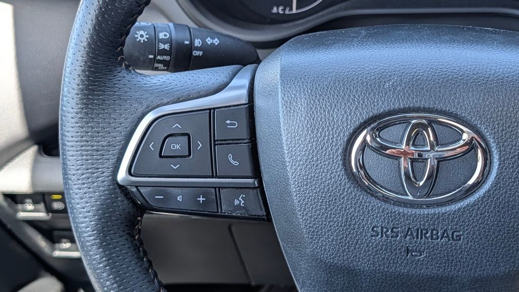 Used 2023 Toyota Sienna XLE Woodland Edition image 23