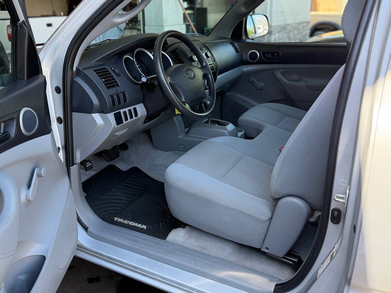Used 2008 Toyota Tacoma 2WD Regular Cab image 2