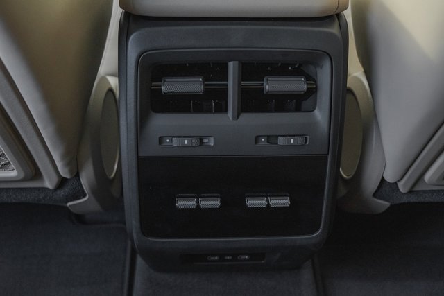 Used 2025 Porsche Macan 4 Electric image 26