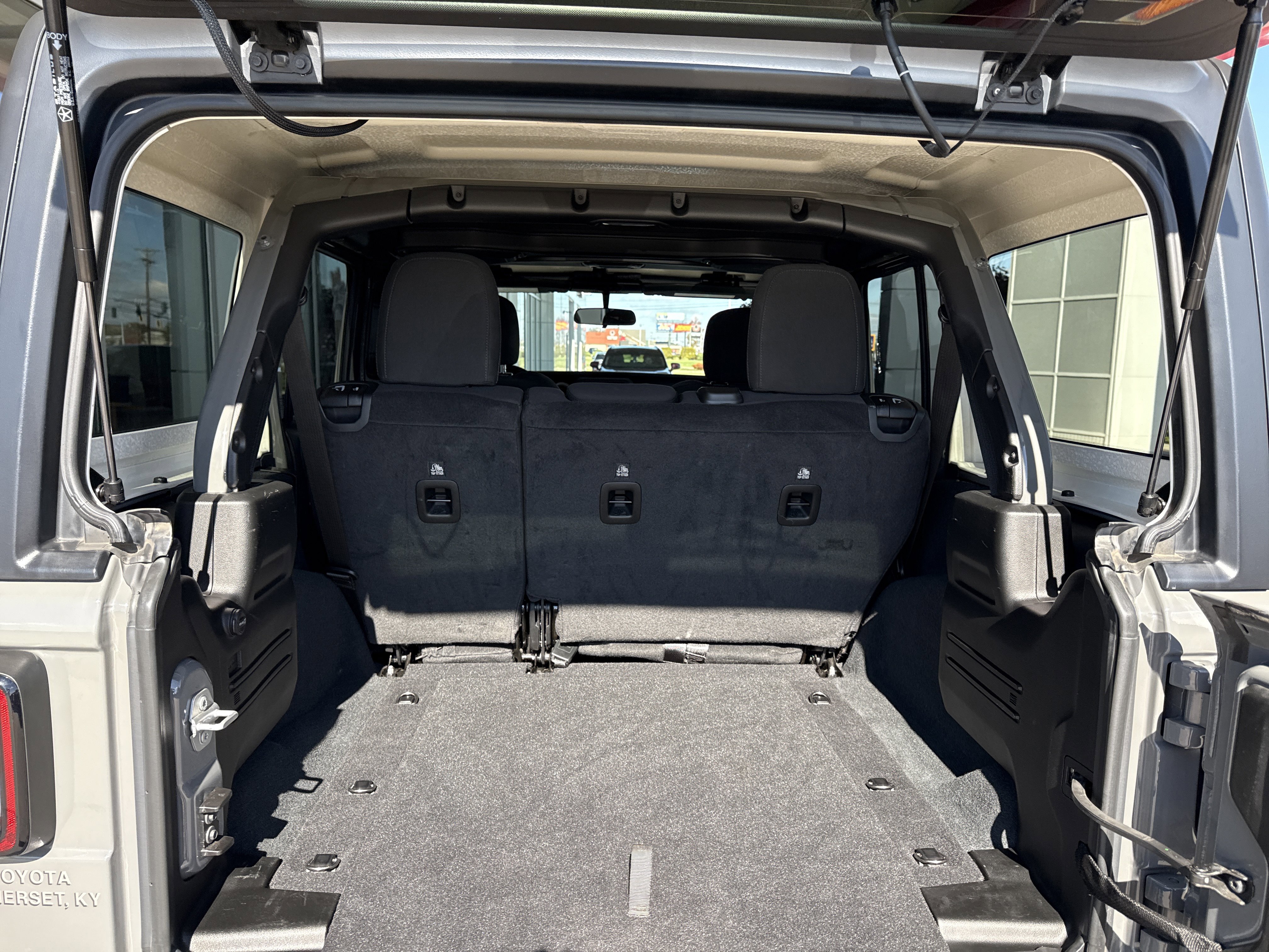Used 2022 Jeep Wrangler Unlimited Sport image 15