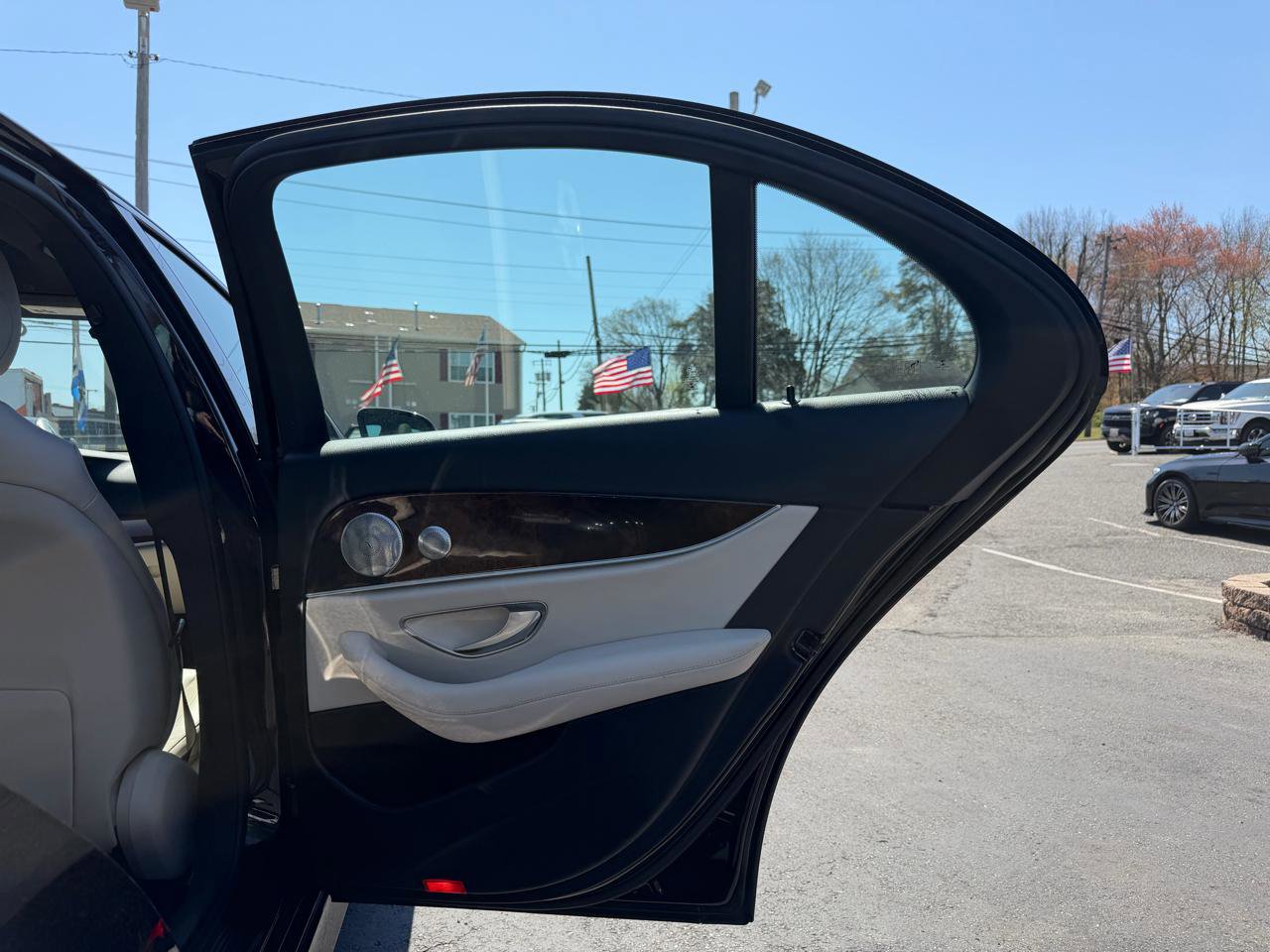 Used 2019 Mercedes-Benz E 300 4MATIC image 24