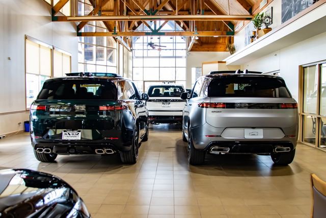 New 2026 Land Rover Defender 130 X-Dynamic SE image 8