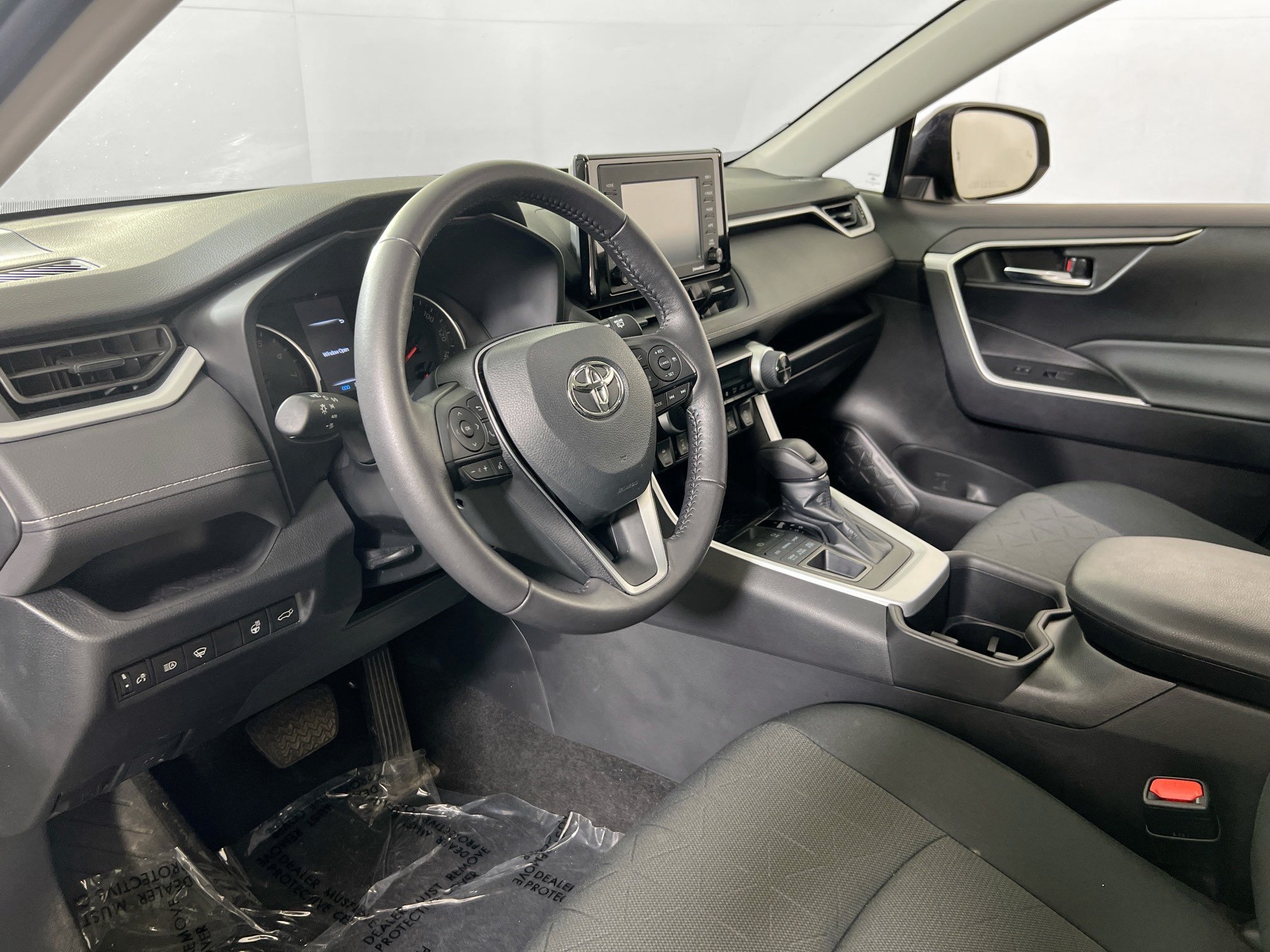 Used 2022 Toyota RAV4 XLE w/ Convenience Package AWD/4WD image 9